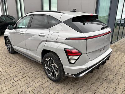 gebraucht Hyundai Kona N Line 1.6 T-GDI 180PS 7DCT/AUTOMATIK, 18" ALU, Privacy-Glas, Winter-Paket, 2-Zonen-Klimaautomatik, Dachreling, Lederlenkrad, ACC/Tempomat, NAVIGATION 12,3", Parksensoren vorrn/hinten, Rückfahrkamera, Alarm, LED-Scheinwerfer, Smart Key, Armle