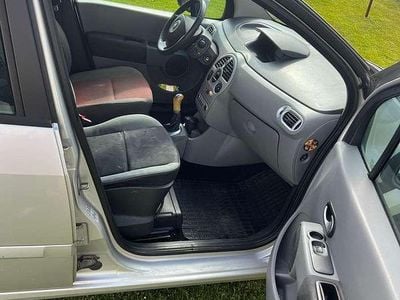 Grau Gebraucht 2011 Renault Modus Van / Kleinbus | € 1.300 (Fairer Preis)