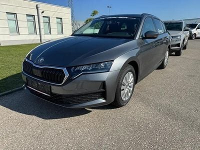 Mittelgrau metallic Neu 2025 Skoda Octavia Essence Kombi | € 31.990 (Guter Preis)