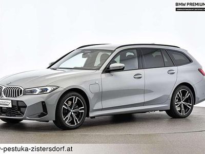 Grau Gebraucht 2024 BMW 330e Shadowline Kombi | € 52.890