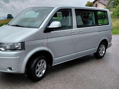 Silber Gebraucht 2011 VW Caravelle Comfortline Van / Kleinbus | € 15.500