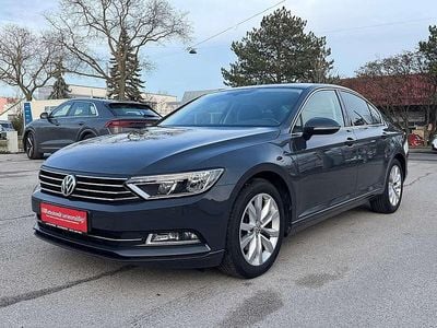 Gebraucht VW Passat Comfortline 120 PS (88 kW) 2018 Grau Limousine