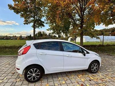 Weiß Gebraucht 2016 Ford Fiesta Titanium Limousine | € 7.400 (Fairer Preis)