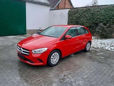 Gebraucht Mercedes B180 116 PS (85 kW) 2019 Rot Van / Kleinbus