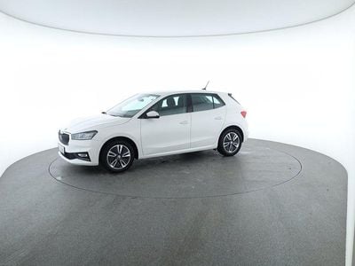 Weiss normal Gebraucht 2023 Skoda Fabia Style Limousine | € 19.950 (Guter Preis)