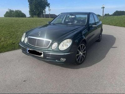 Grün Gebraucht 2004 Mercedes E400 Avantgarde Limousine | € 15.000