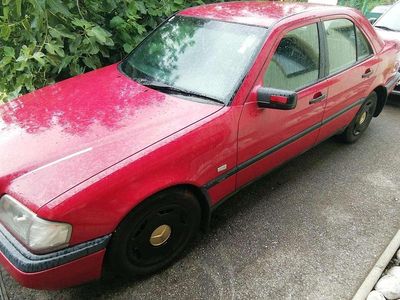 Rot Gebraucht 1996 Mercedes C180 Limousine | € 1.000