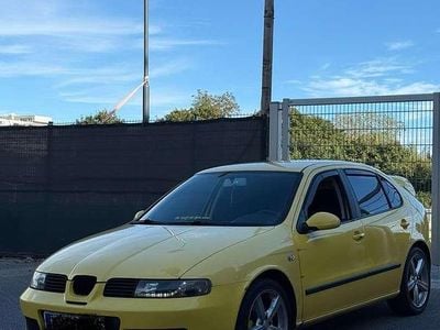 Gelb Gebraucht 2005 Seat Leon Kleinwagen | € 2.900