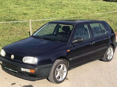 Blau Gebraucht 1994 VW Golf III Limousine | € 900