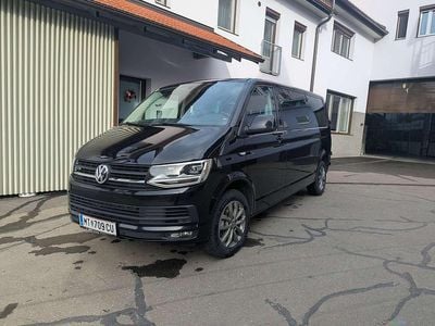 Schwarz Gebraucht 2018 VW Caravelle Van / Kleinbus | € 32.500