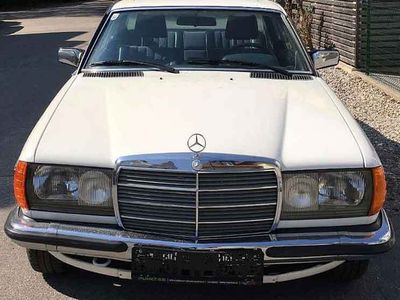 Weiß Gebraucht 1978 Mercedes 230 Coupé | € 10.490