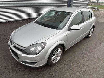 Grau Gebraucht 2004 Opel Astra Elegance Kleinwagen | € 2.400 (Etwas zu teuer)