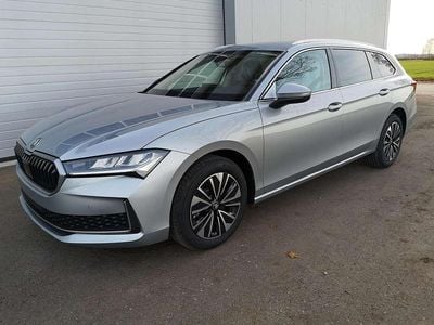 Silber Neu 2025 Skoda Superb Selection Kombi | € 53.665 (Guter Preis)