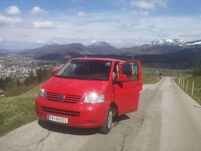 Rot Gebraucht 2006 VW Caravelle Van / Kleinbus | € 8.400