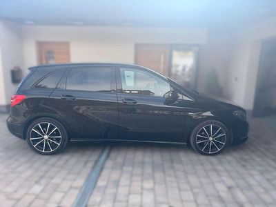 Schwarz Gebraucht 2012 Mercedes 200 Edition Limousine | € 9.990