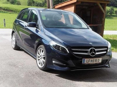 Blau Gebraucht 2017 Mercedes 200 Kleinwagen | € 11.990