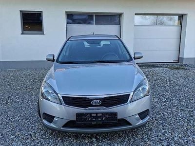 Silber Gebraucht 2012 Kia Ceed Kleinwagen | € 2.500