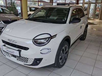 Neu Fiat 600 La Prima 101 PS (74 kW) 2025 Weiß SUV