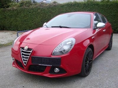Rot Gebraucht 2015 Alfa Romeo Giulietta Distinctive Kleinwagen | € 8.500