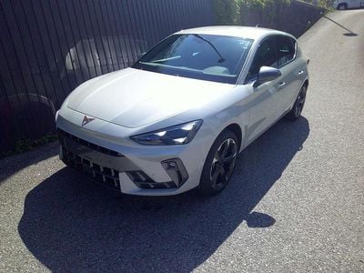 Neu Cupra Leon 150 PS (110 kW) 2025 Hellgrau  metallic Limousine