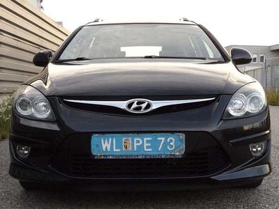 Gebraucht Hyundai i30 90 PS (66 kW) 2010 Perleffektschwarz Kombi
