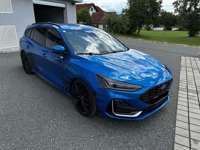 Blau Gebraucht 2022 Ford Focus ST-Line Kombi | € 25.000 (Teuer)