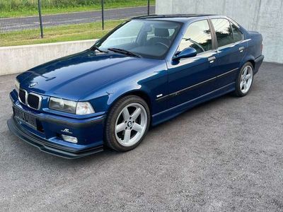 BMW 323