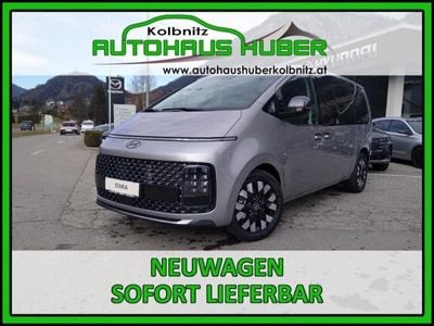 Shimmering silver Gebraucht 2023 Hyundai Staria Van / Kleinbus | € 68.990
