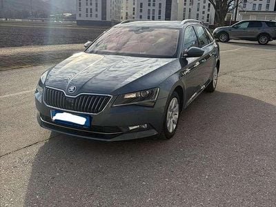 Gebraucht Skoda Superb Style 190 PS (139 kW) 2019 Grau Kombi