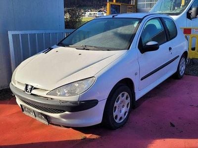 Weiß Gebraucht 2000 Peugeot 206 Limousine | € 599