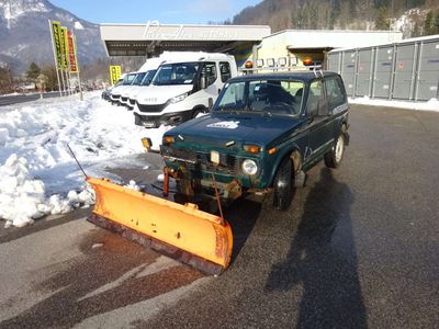 gebraucht Lada Taiga 4x4 mit Schneepflug und Salzstreuer