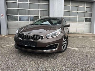 Beige Gebraucht 2017 Kia Ceed Sportswagon Attract Kombi | € 8.990