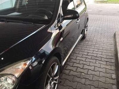 Gebraucht Hyundai i30 90 PS (66 kW) 2010 Schwarz Limousine