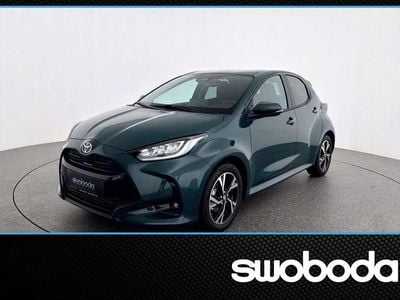 gebraucht Toyota Yaris Hybrid 1,5 l Active Dr. inkl. Safety + Comf., MY25 Limousine