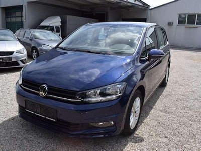 Gebraucht VW Touran 122 PS (89 kW) 2023 Silber Van / Kleinbus