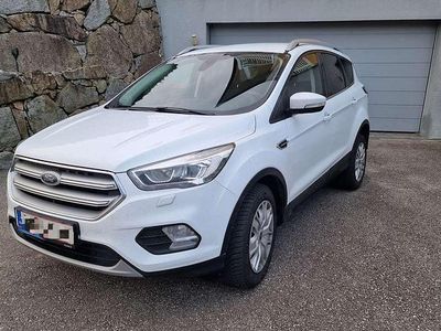 Gebraucht Ford Kuga Titanium 120 PS (88 kW) 2019 Weiß SUV