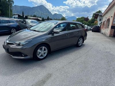 Grau Gebraucht 2018 Toyota Auris Hybrid Cool Kombi | € 14.900