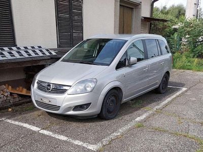 Grau Gebraucht 2010 Opel Zafira Van / Kleinbus | € 800 (Guter Preis)