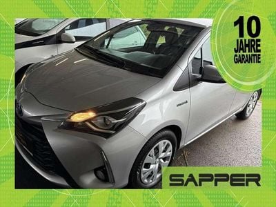 Silber Gebraucht 2017 Toyota Yaris Hybrid Active Limousine | € 12.490 (Guter Preis)
