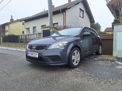 Gebraucht Kia ProCeed Active 90 PS (66 kW) 2011 Grau Limousine