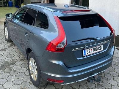 Gebraucht Volvo XC60 Dynamic 190 PS (139 kW) 2018 Grau SUV