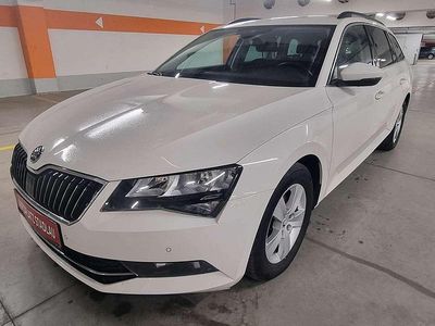 Weiß Gebraucht 2019 Skoda Superb Ambition Kombi | € 14.990 (Etwas zu teuer)