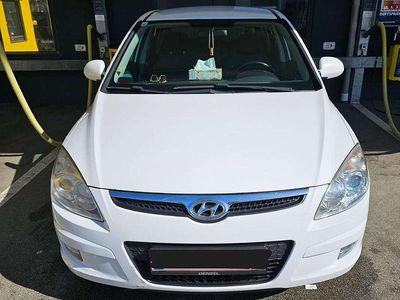 Weiß Gebraucht 2009 Hyundai i30 Style Limousine | € 4.500