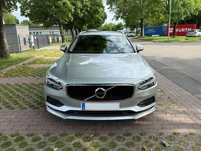 Gebraucht Volvo V90 Momentum 150 PS (110 kW) 2020 Silber Kombi