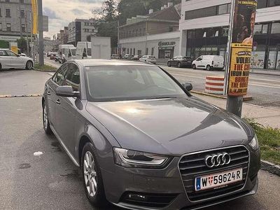 Grau Gebraucht 2012 Audi A4 Limousine | € 13.400 (Teuer)
