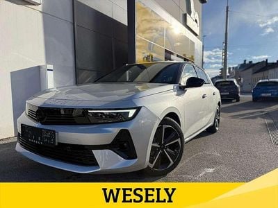 Silber Neu 2025 Opel Astra Limousine | € 26.880 (Etwas zu teuer)