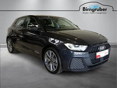 Hellgrau metallic Neu 2025 Audi A1 Sportback Kleinwagen | € 31.290 (Etwas zu teuer)