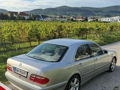 Gebraucht 2001 Mercedes E200 Elegance Limousine | € 2.200