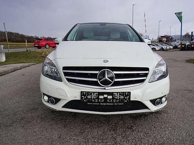 Gebraucht Mercedes B180 109 PS (80 kW) 2012 Weiß Van / Kleinbus