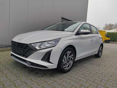 Neu Hyundai i20 79 PS (58 kW) 2025 Grau Kleinwagen